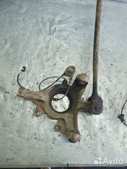 Кулак задний левый Lexus Rx330