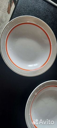 Тарелки и блюдца
