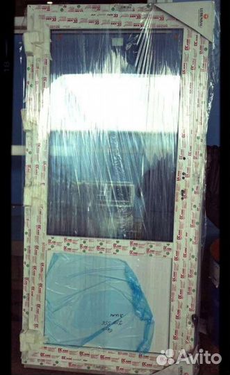 Пластиковая дверь