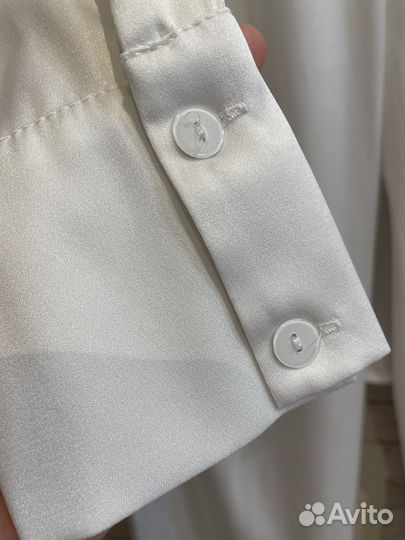 Атласный брючный костюм