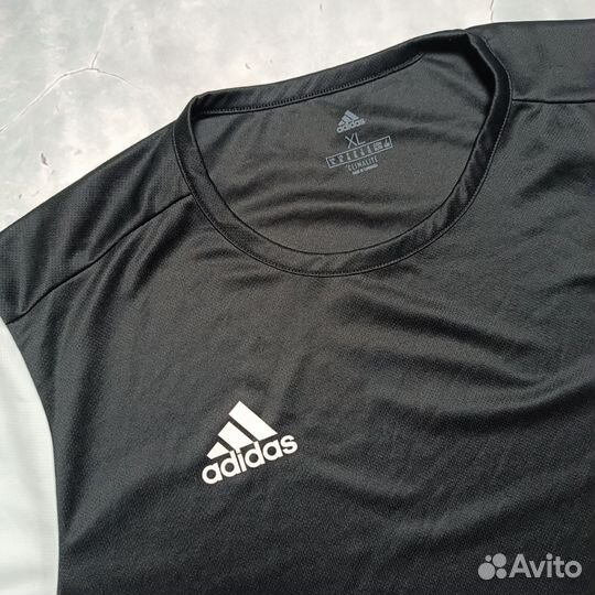 Футболка adidas чёрно-белая