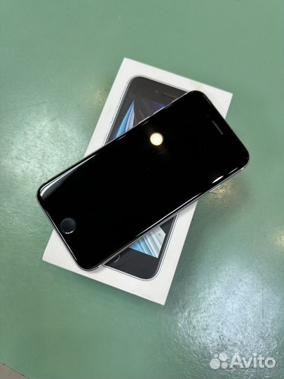 iPhone SE (2020), 64 ГБ