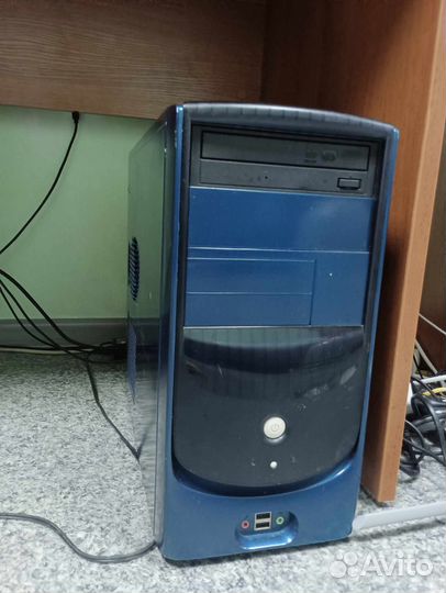 Настольный компьютер с монитором