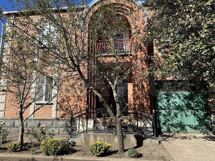 Дом 220 м² на участке 12 сот.