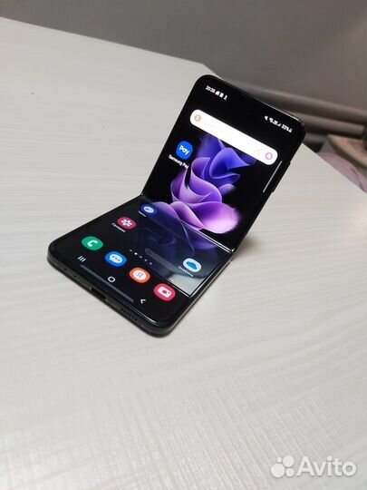Samsung Galaxy Z Flip3, 8/256 ГБ