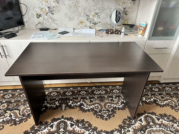 Компьютерный стол. Парта. Письменный стол