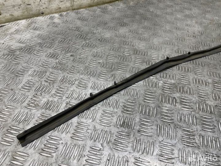 Уплотнитель капота Toyota Camry V40 2azfe 2010