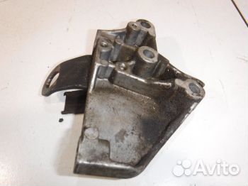 Кронштейн двигателя