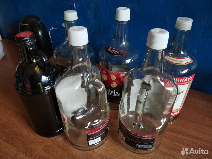 Бутылка стеклянная с ручкой 1,75 литра