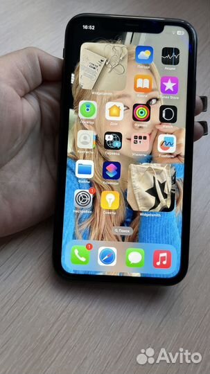 Телефон iPhone 11