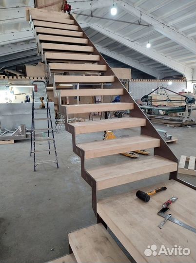 Лестница на второй этаж под ключ