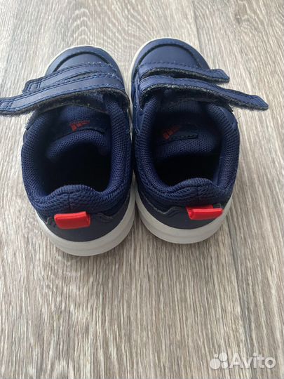 Кроссовки adidas 22