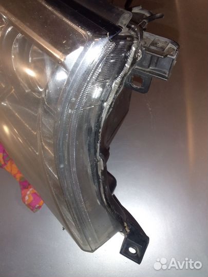 Правая передняя фара лэнд круйзер