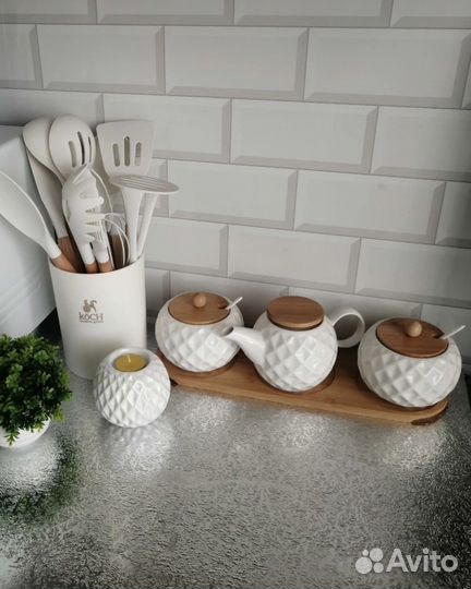 Чайник заварочный, сахарница, набор для чаепития