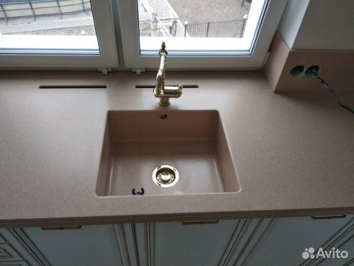 Столешницы из акрилового камня и мойки для кухни и