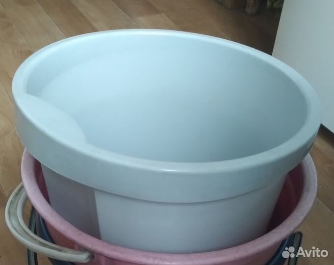 Ведра разные и миски эмалированные