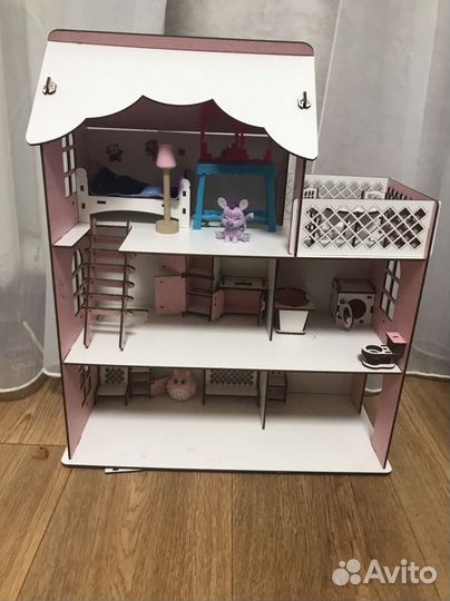 Домик кукольный с мебелью деревянный