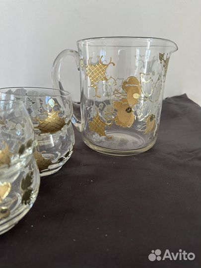 Кувшин с крушками