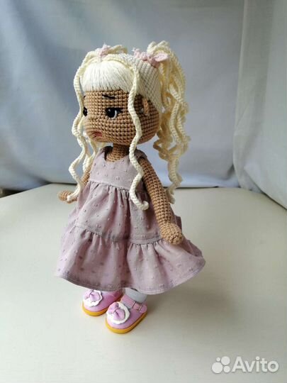 Вязаная кукла ручной работы