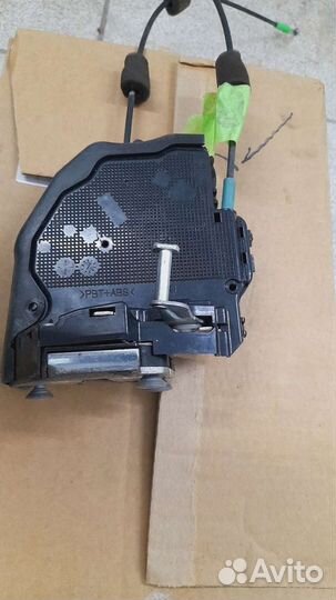 Замок двери toyota Raf 4 2005-10г 3