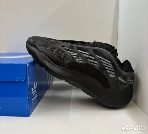 Кроссовки Adidas Yeezy Boost 700