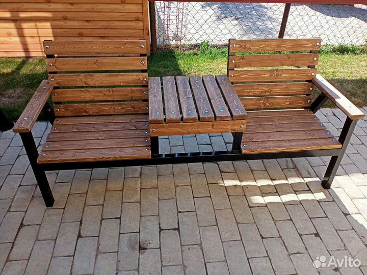 Скамейка со столиком