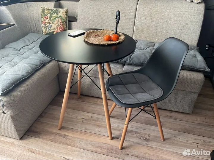 Стол круглый eames