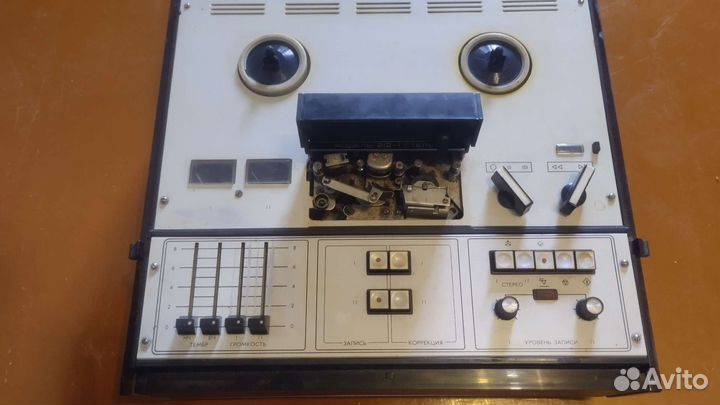 Катушечный магнитофон Комета 212 стерео 1984 год