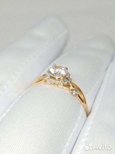 Золотое кольцо с камнем 18р