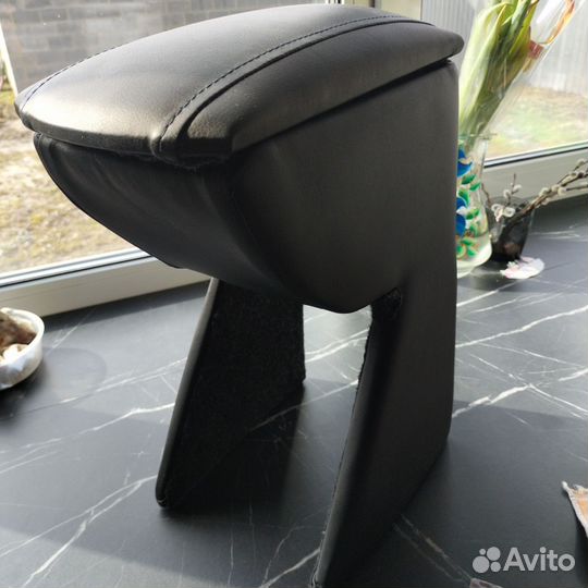 Подлокотник