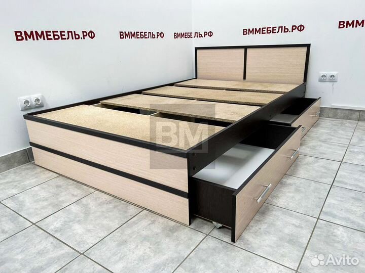 Кровать с выдвижными ящиками