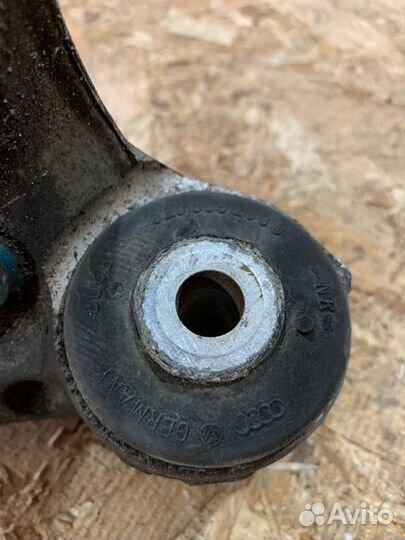 Кулак задний правый Audi А6 C6 2.8 CCE 2008-2010