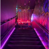 Хостес в караоке клуб