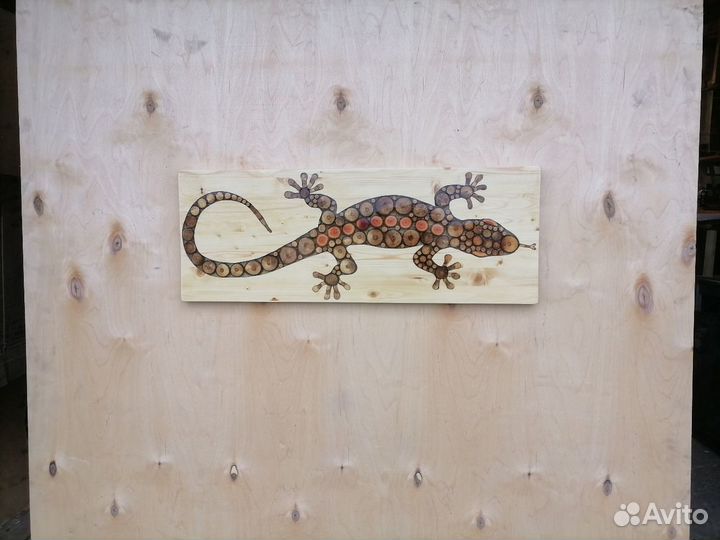 Панно из спилов дерева