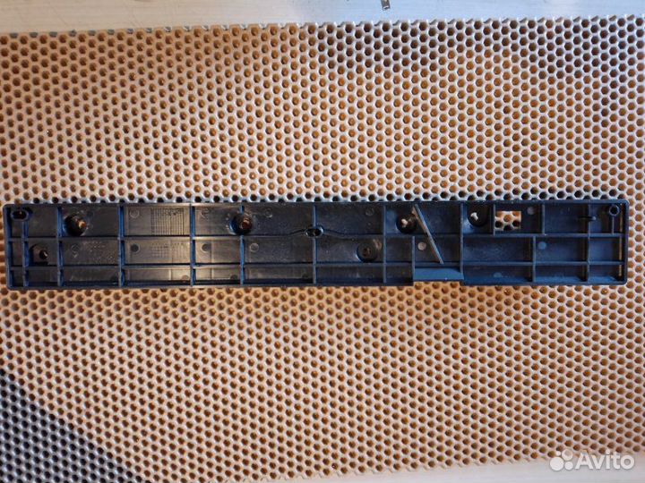 Кронштейн порога передний левый Audi A8 D4 long