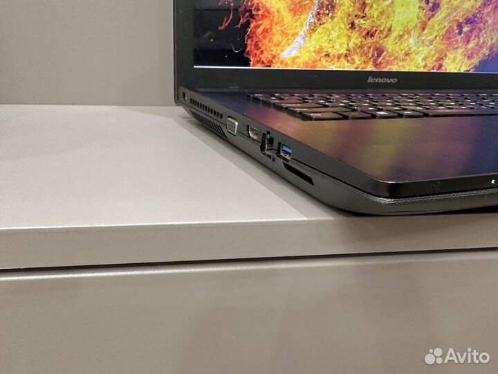 Lenovo 17.3/i3/GT820/8gb/ssd+500