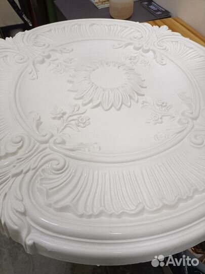 Гипсовая розетка (лепнина)