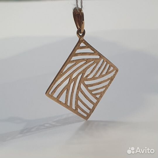 Золотая подвеска с алмазной гранью