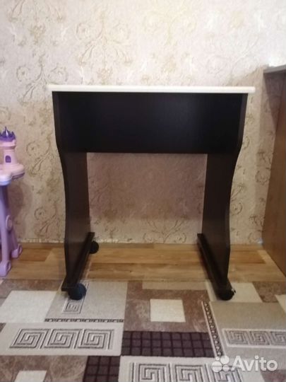 Стол для ноутбука