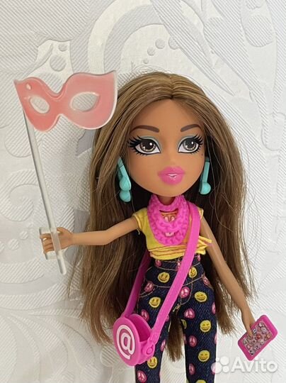 Кукла Bratz Ясмин Selfie Snaps