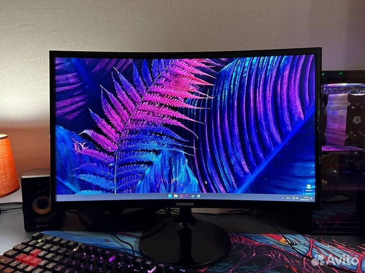 Монитор Samsung C24F390FHI