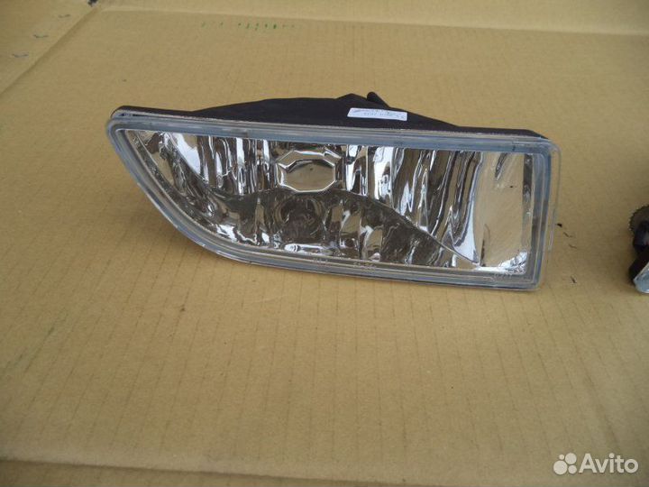 Противотуманная фара правая передняя правая Toyota