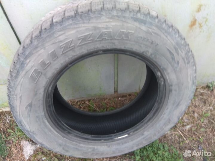 Bridgestone Blizzak DM-V1 215/70 R16