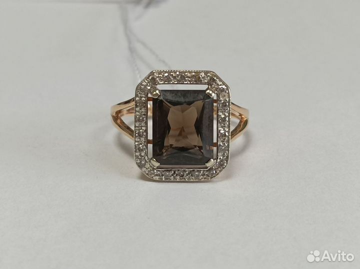 Золотое кольцо с дымчатым кварцем и фианитом