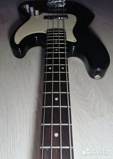 Бас-гитара Samick Jazz Bass