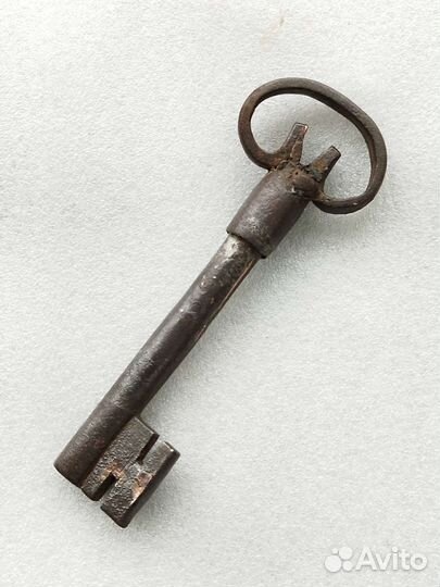 1).Старинный амбарный ключ в коллекцию