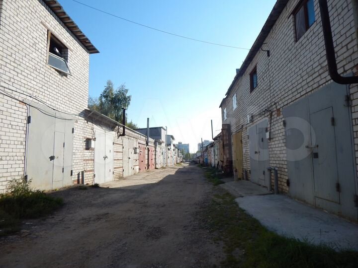 Гараж, > 30 м²