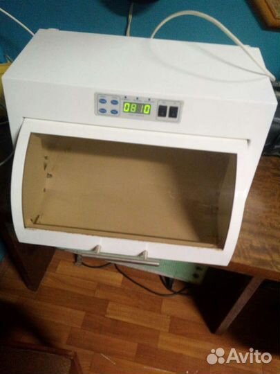 Камера с уф-излучением, (стерилизатор)