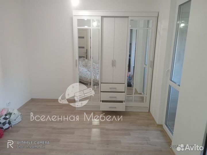 Шкаф купе с зеркалом
