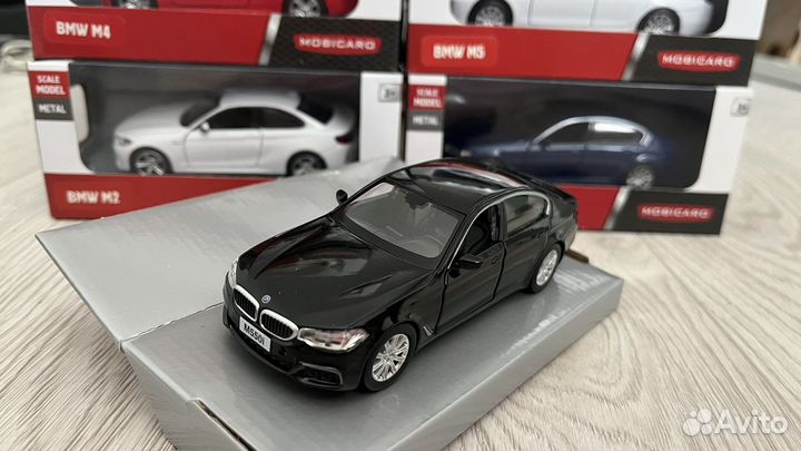 Коллекционные модели автомобилей 1:32 BMW Mobicaro